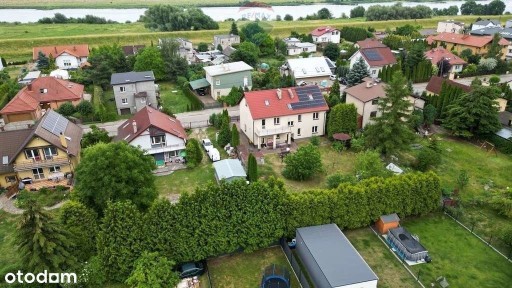 Dom z miejscami noclegowymi dla pracowników.