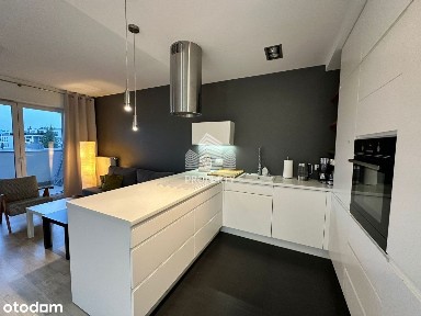 Wysoki standard, apartamentowiec, dwa balkony