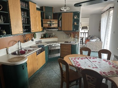 Wynajme na dluzszy czas wille z garażami,basenem, jacuzi 2 h ogrodem