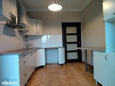 Lokal idealny dla rodziny lub na siedzibę firmy!