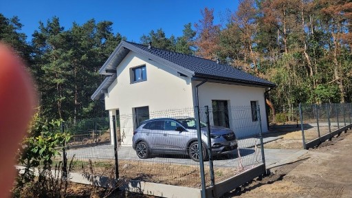 Dom jednorodzinny z uzytkowym podda dom zrobiony pod klucz - blisk