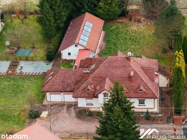 Wygodny dom, basen, działka 26a.