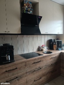 Dom położony w pięknym i cichym miejscu.