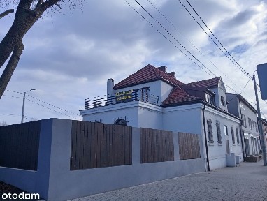 *Wyjątkowy dworek dla dwóch rodzin*