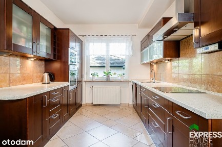 Przestronny dom z dużą działką w Dąbrowie