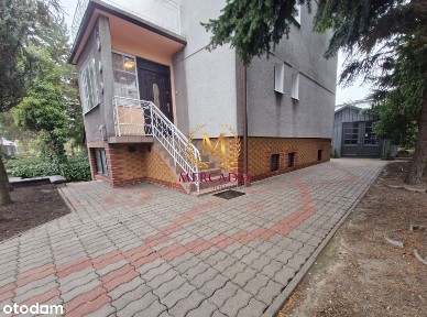 Dom z ogrodem, duży garaż, planowany gaz w ulicy.