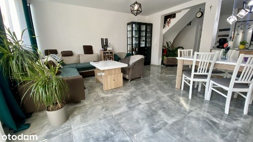 Nowoczesny dom szeregowy z pompą ciepła i fotowoltaiką - Dąbrowa