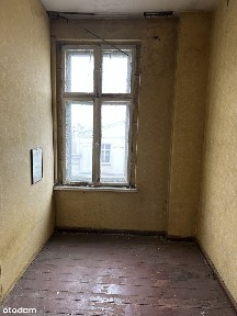 Mieszkanie z balkonem do generalnego remontu, w atrakcyjnej cenie.