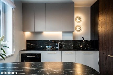 Wyjątkowy widok - centrum Warszawy, po remoncie w 2024 r., z balkonem