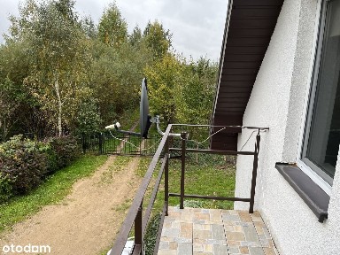 Przestronny dom z garażem i ogrodem w cichej okolicy