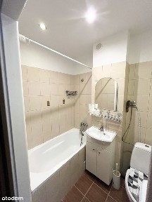 Jasne | oddzielna kuchnia| blisko Metra | niski blok