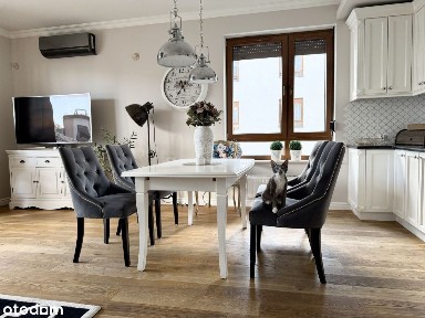 Słoneczne mieszkanie z bardzo dużym balkonem.