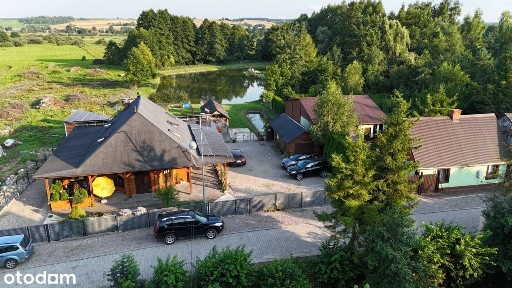 Na sprzedaż duża działka z domem i stawami w Szcze