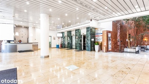 Małe biuro wygodnym biurowcu. Bliska Wola