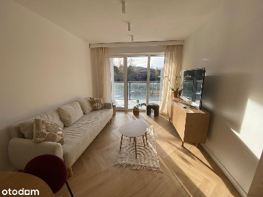 Nowoczesne przytulne nowo urządzone mieszkanie z tarasem i garażem