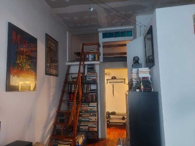 Rozkładowa kawalerka do odnowienia w Śródmieściu