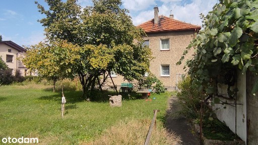 Dom wolnostojący w cichej okolicy.