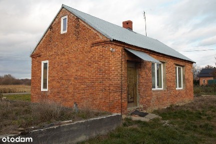 Ciche siedlisko z fundamentami pod nowy dom