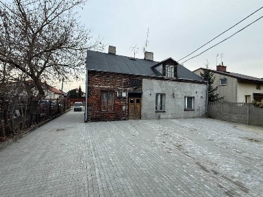 Kawalerka w starym budynku w Rembertowie