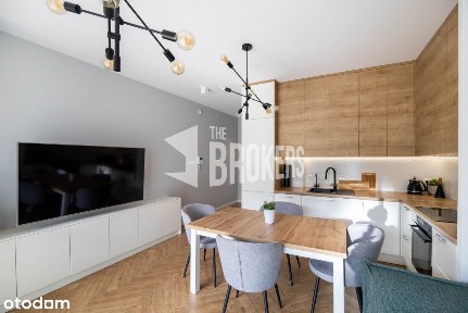 Pięknie wykończony segment z ogrodem i garażem.