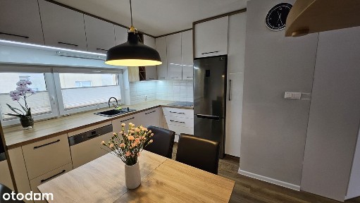 Przestronne 4-pokojowe mieszkanie z tarasem na dachu