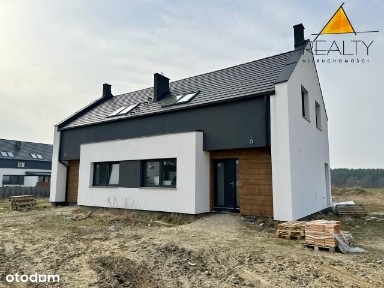 Ustawna przestrzeń z widokiem na las