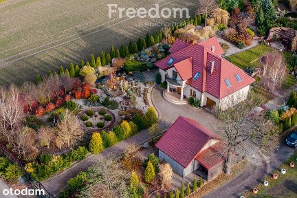 Piękny dom z ogrodem i widokiem na jezioro