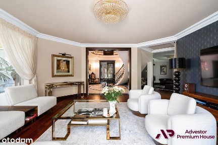 Willa z basenem + duża działka z własnym stawem