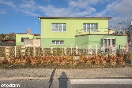 Dom wolnostojący z garażem i piwnicą w mieście