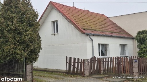 *Dom z budynkiem gospodarczym*