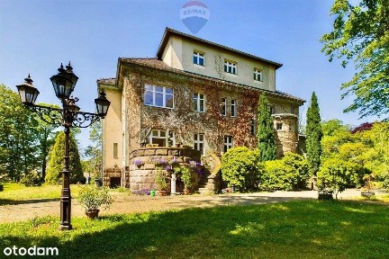 Na sprzedaż stylowa willa z bardzo dużą działką !