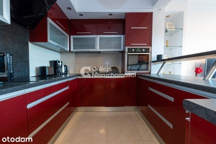 Dom szeregowy w spokojnej okolicy.