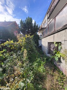 skrajny, przestronny szereg na dużej działce do własnej aranżacji