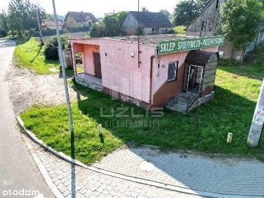 Budynek blisko Jezior oraz Lasów