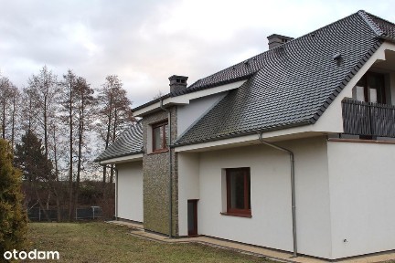 Funkcjonalny dom w zacisznym otoczeniu