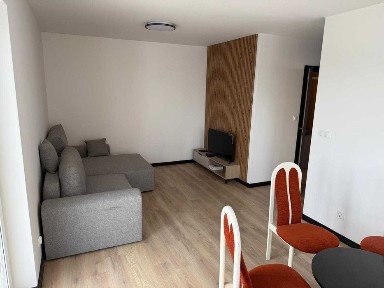 2-pokojowe mieszkanie z balkonem, piwnicą i miejscem parkingowym