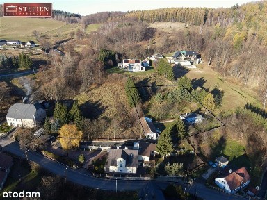 Duży dom z domkiem pod turystów.