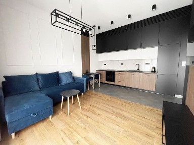 Wola - 42 m2 - 2 pokoje z garażem i kom.loktorską - Duże szafy