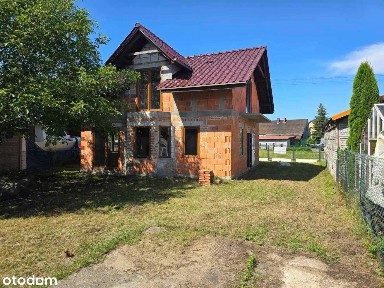 DOM w stanie surowym zamkniętym. Działka z linią brzegową.