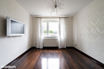 Przestronny dom z basenem w atrakcyjnej lokalizacji