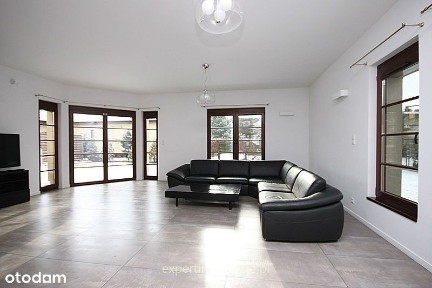 Duży dom w zabudowie bliźniaczej Oporów