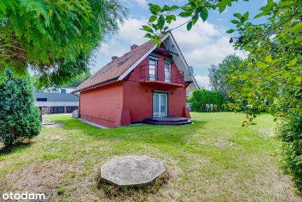 Dom z ogrodem w spokojnej okolicy