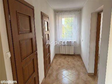 Dom w zabudowie szeregowej blisko centrum