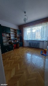 Dom jednorodzinny w spokojnej okolicy- idealny dla rodziny.