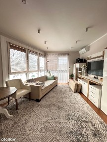 2 pok, balkon, do wejścia