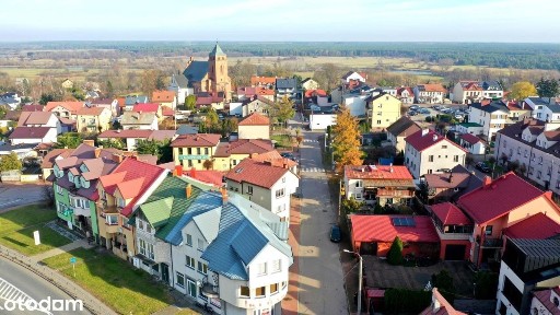 Dom z lokalem usługowym w Różanie