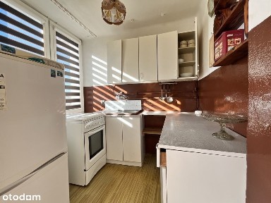 Kawalerka na 2 piętrze w centrum miasta.