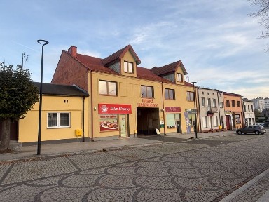 Dochodowy budynek w ścisłym centrum Poddębic - 966,99 m²