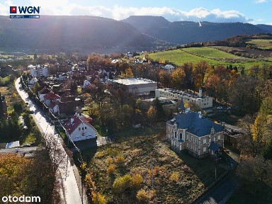 Zabytkowy pałac - dawny szpital - na sprzedaż.