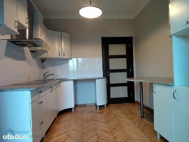 Lokal idealny dla rodziny lub na siedzibę firmy!